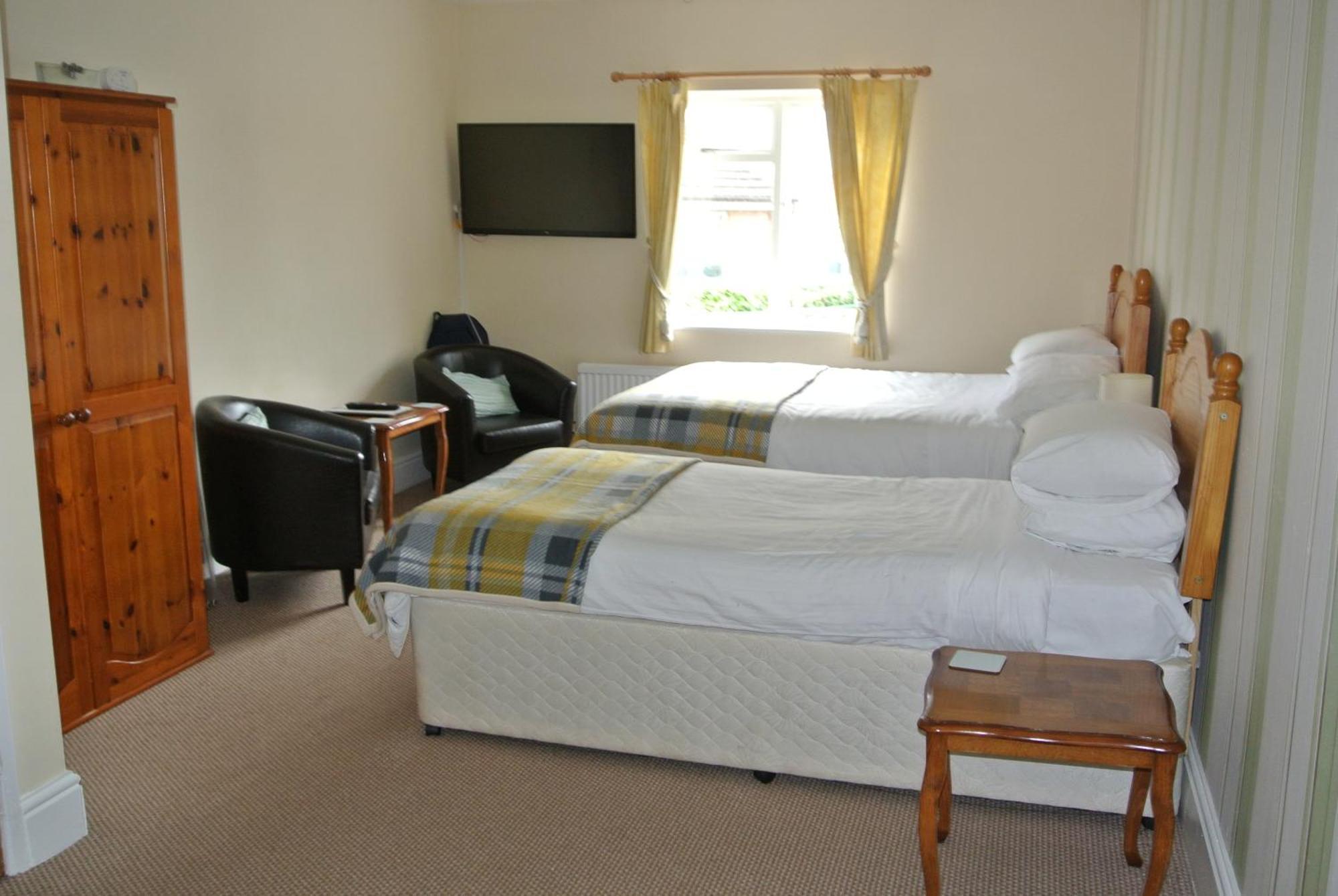 Old Castle Farm Guest House Brecon Exterior photo