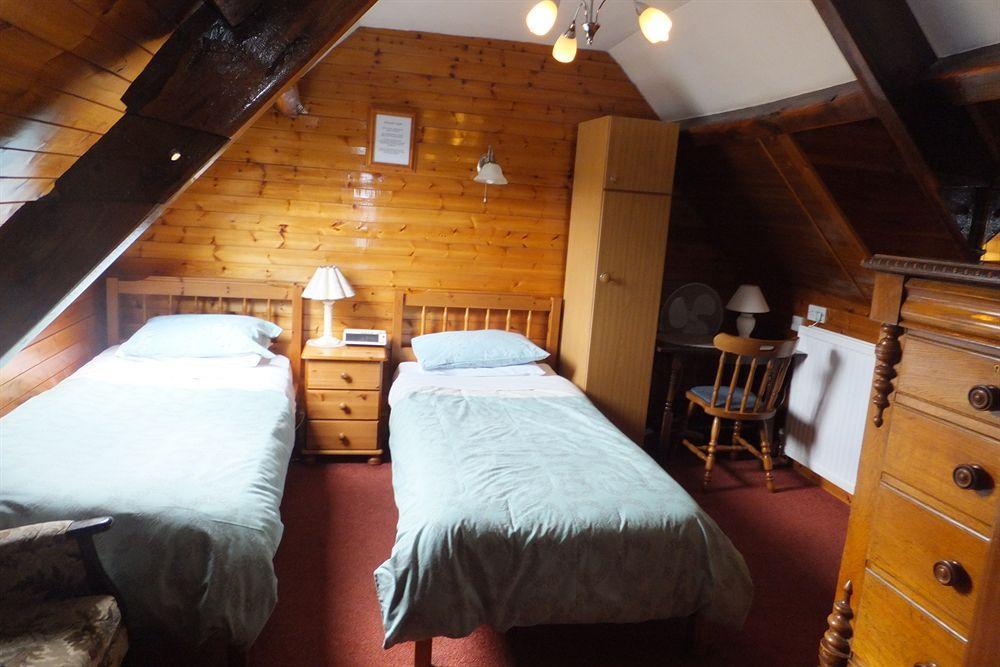 Old Castle Farm Guest House Brecon Exterior photo
